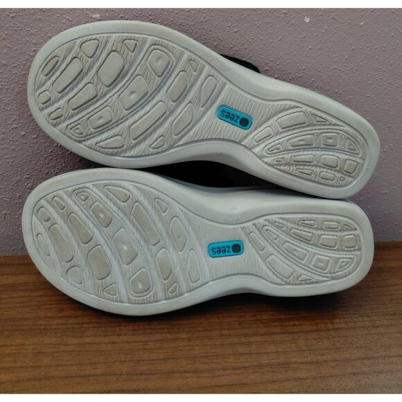 Bzees Womens Dallas Black Slip On Thong Sandals Shoes 8M Wedge - Picture 8 of 8